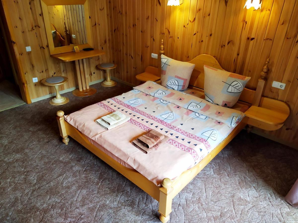 Guest House Shafran Yaremche Ngoại thất bức ảnh