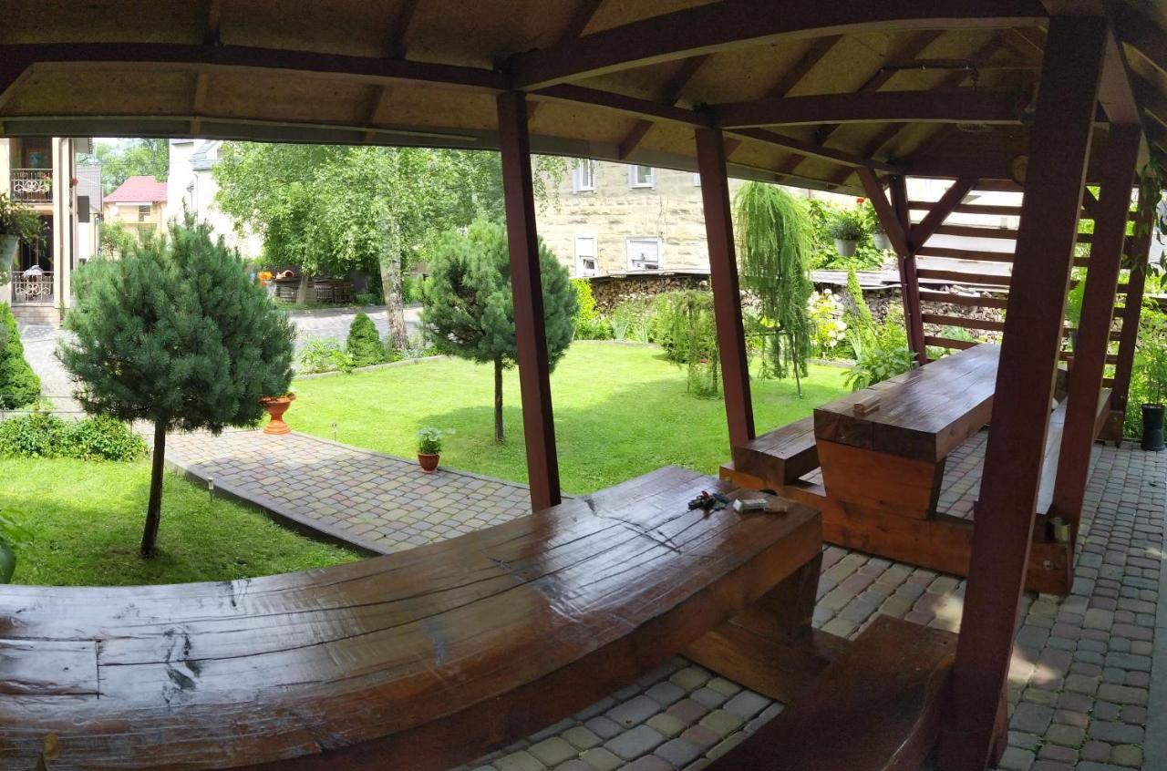 Guest House Shafran Yaremche Ngoại thất bức ảnh