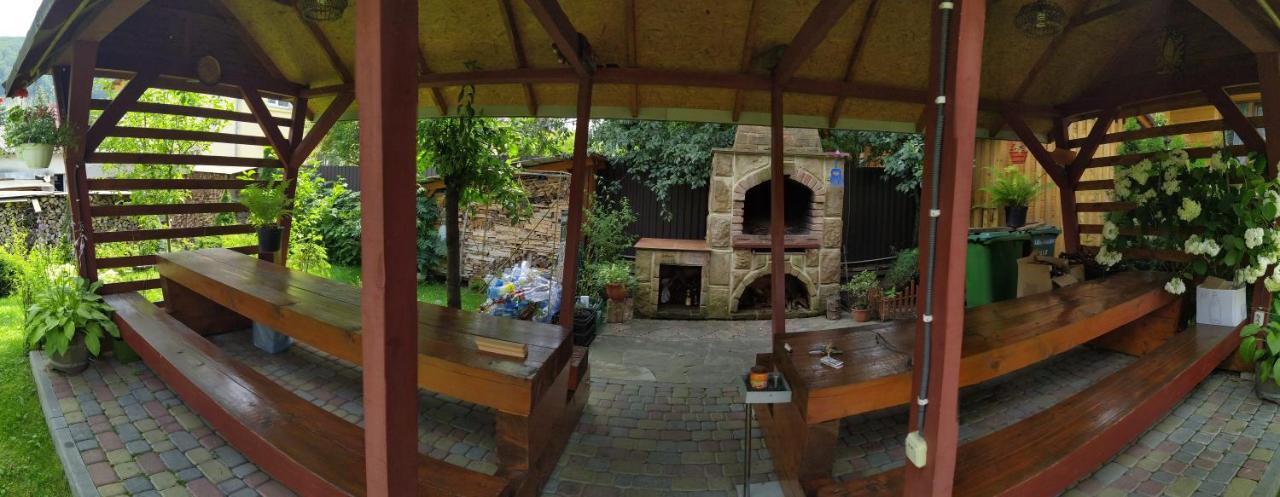 Guest House Shafran Yaremche Ngoại thất bức ảnh